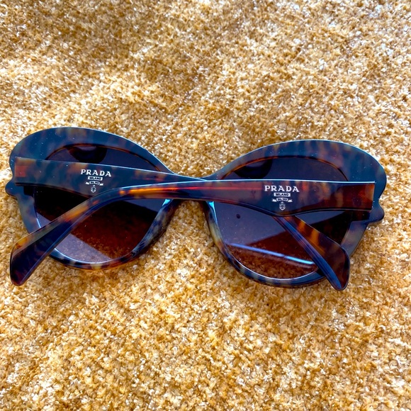 PRADA Sunglasses with brown lense